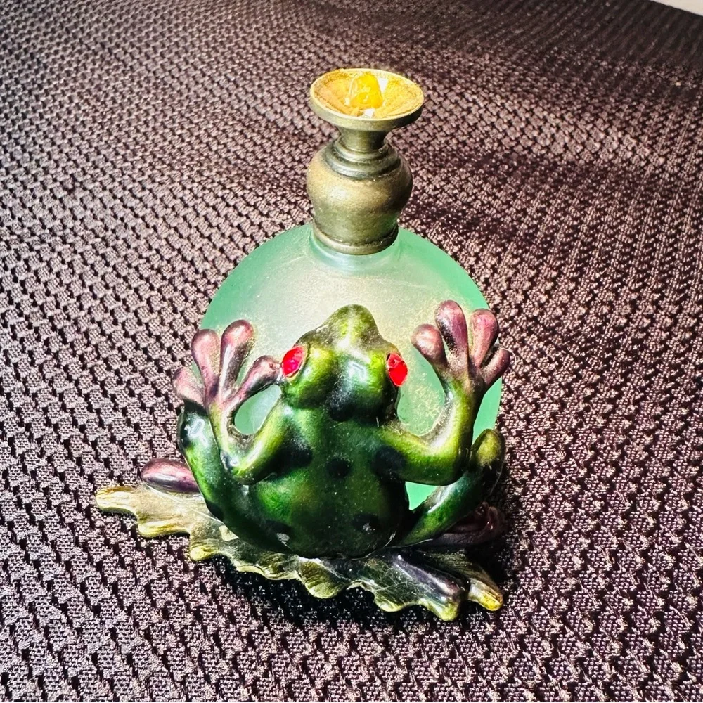 Vtg. Dart Frog, green glass, perfume bottle, No Stopper